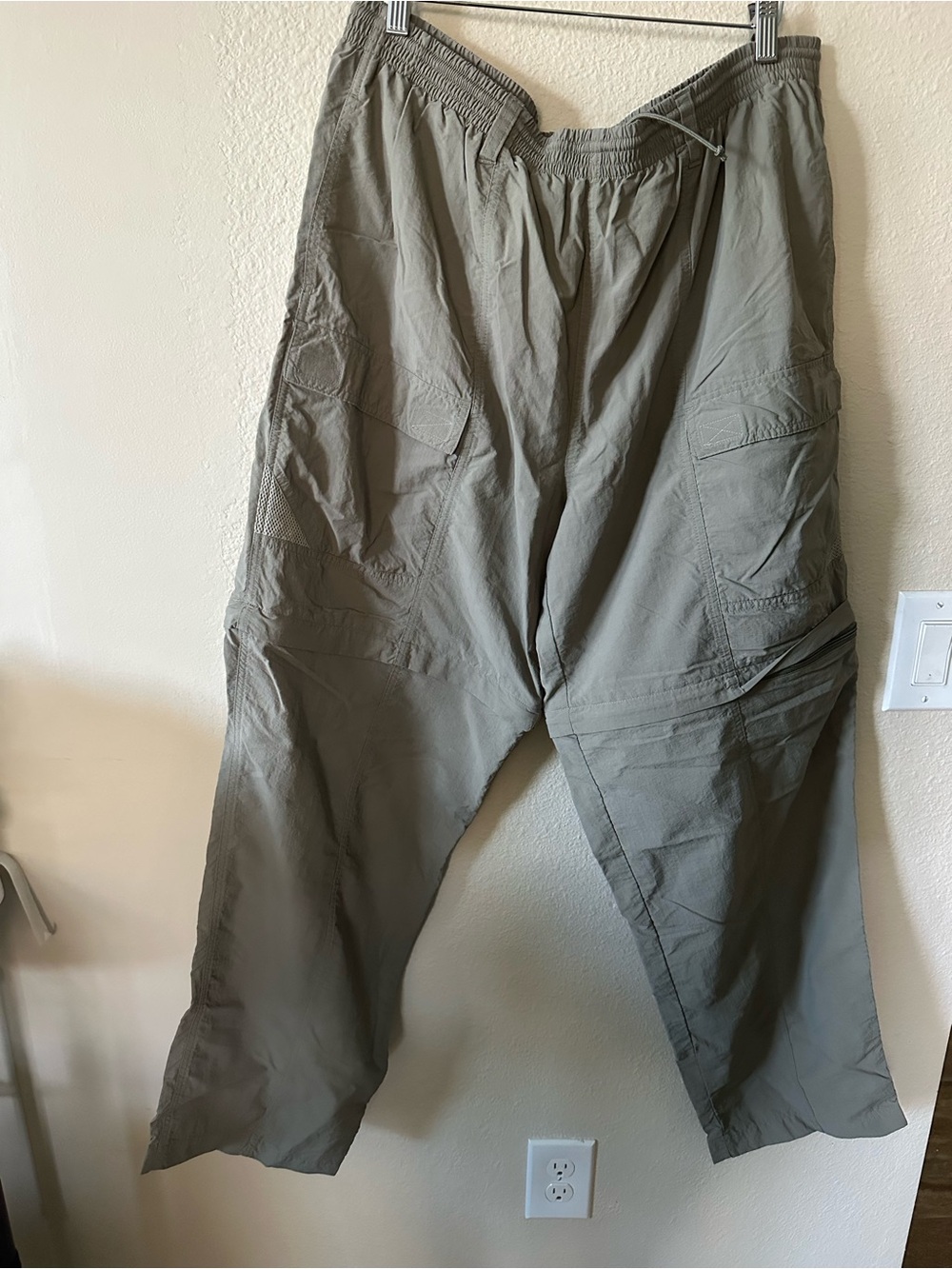 Columbia Men's Olive Green Cargo Pants - Relaxed Fit size L/ NWOT 1467